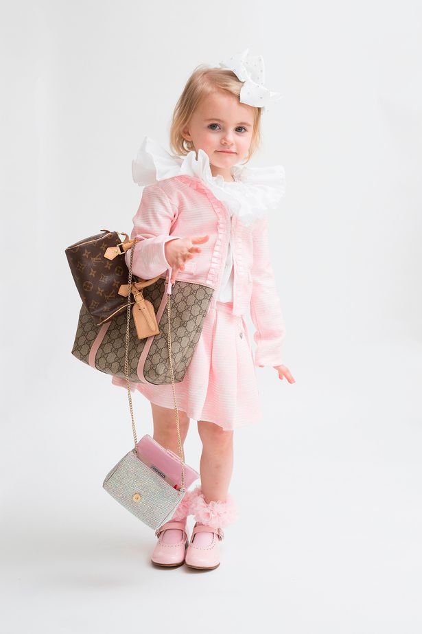 PAY MEET THE 3 YEAR OLD WHO HAS MORE DESIGNER HANDBAGS THAN HER OWN MUM AND GOT HER FIRST LOUIS VUITTO Torbe.lt